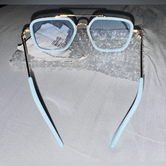 Free People Luna Classic Aviator Sunglasses ☁️ Cloud Blue 🩵 NWOT Sold Out Color - Picture 6 of 7